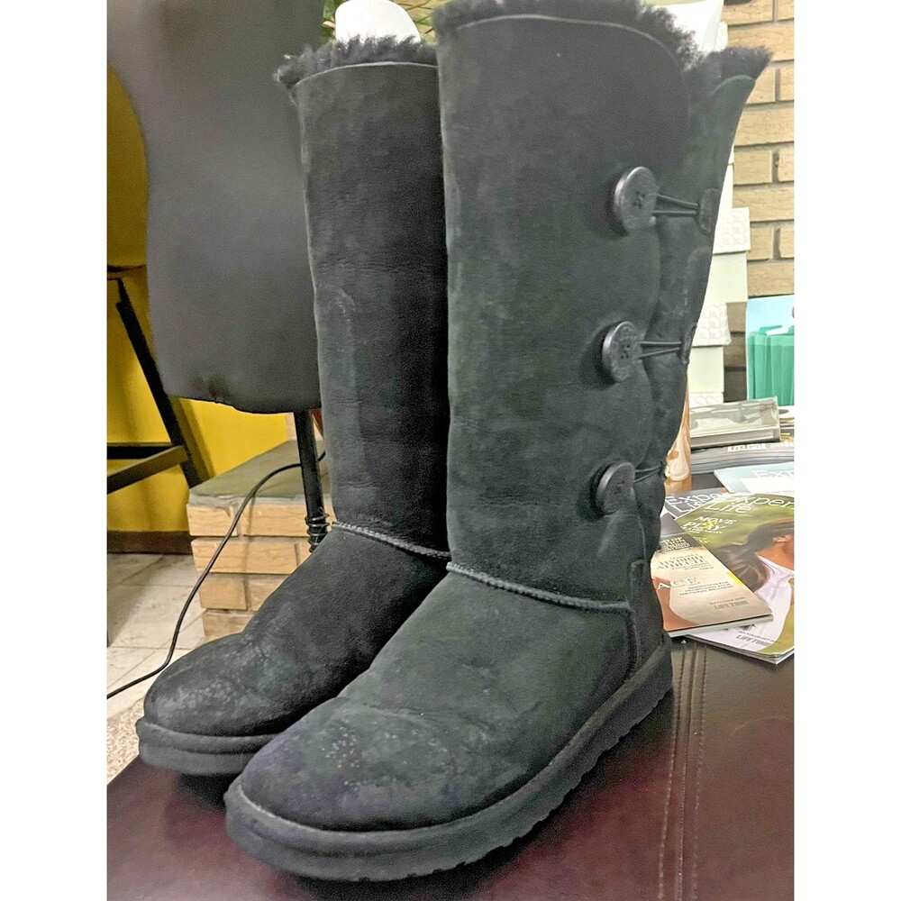 UGG Australia Bailey Suede Triplet Button Black Suede Boots Size 9